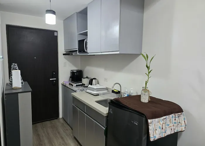 Hotel apartamentowy Athena's Space At The Median *